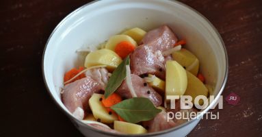 Мясо с картошкой в рукаве